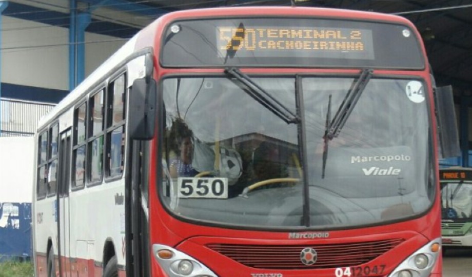 Em Manaus, criminosos assaltam ônibus da linha 550 e deixam passageiros agoniados