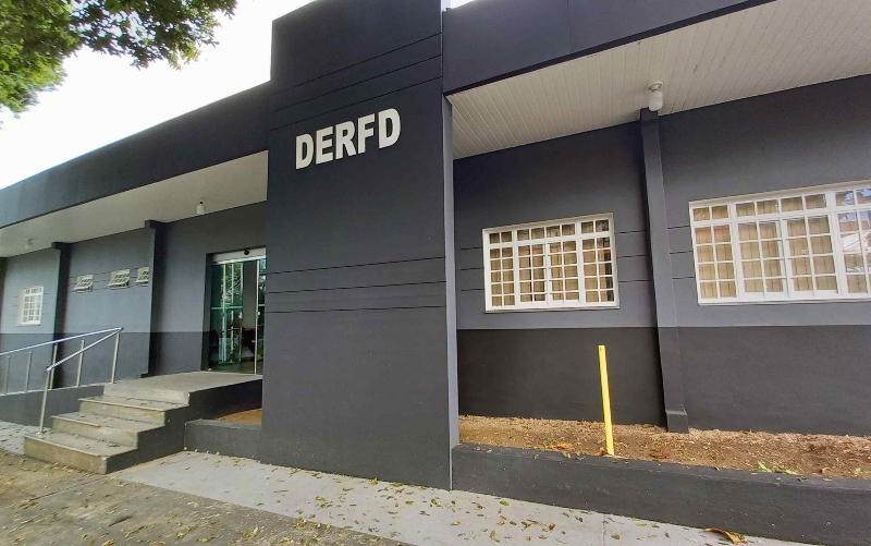 Dois são presos e adolescentes apreendidos por roubo a loja em shopping center de Manaus