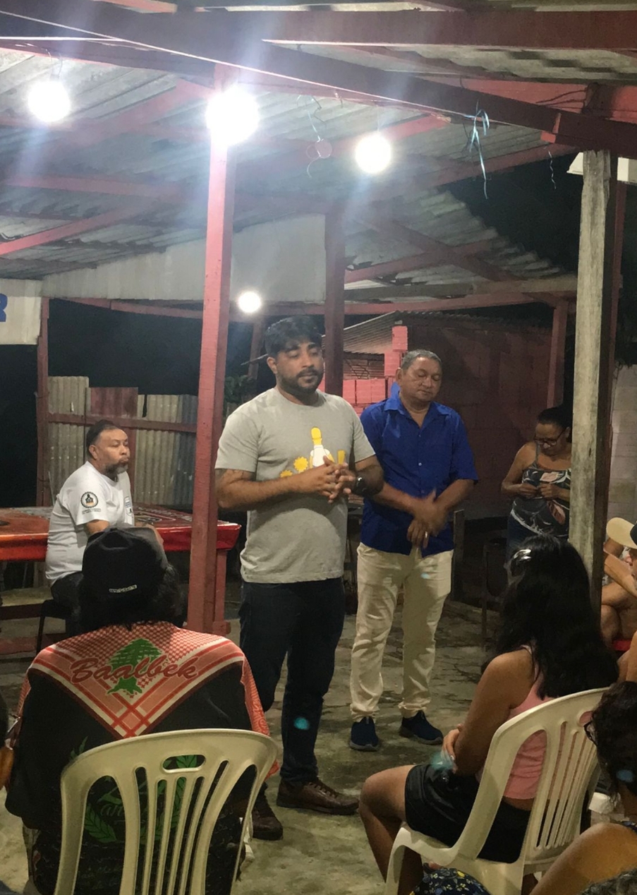 Vereador Dione Carvalho visita Conjunto Carlos Braga e ouve demandas dos moradores