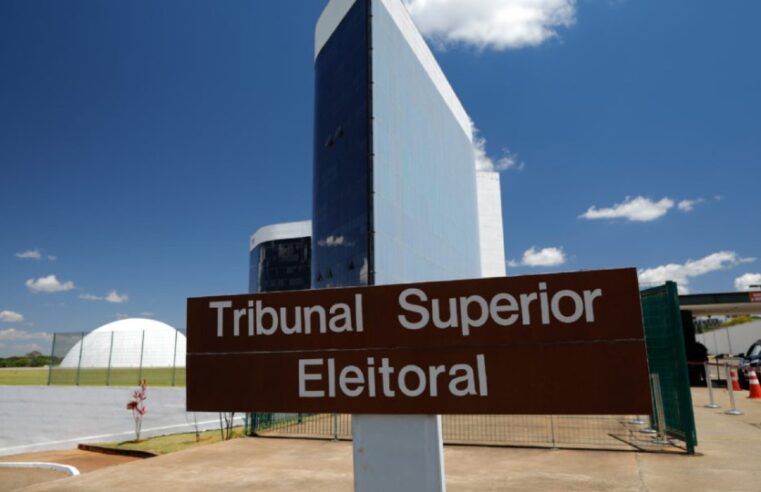 TSE retoma julgamento que pode levar à inelegibilidade de Bolsonaro