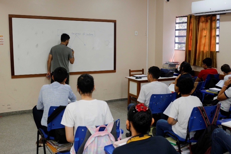 Divulgado em Manaus edital de convocação emergencial para profissionais da educação