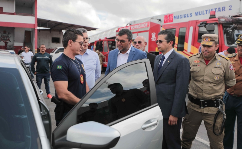 Wilson Lima entrega novos veículos e equipamentos para as forças de segurança pública