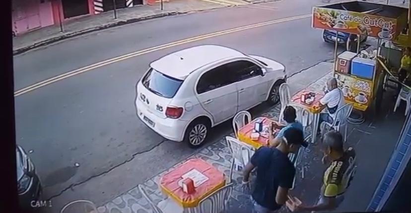 Meliante agride homem por ele não ter aparelho celular para roubar em Manaus; assista!