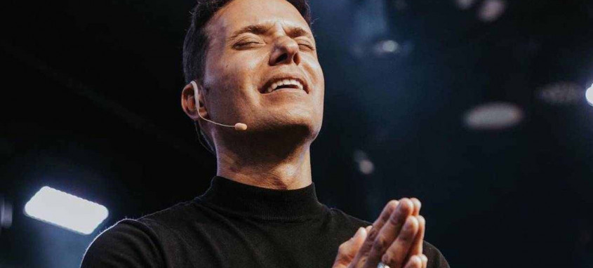 Juiz atende MPF e manda remover vídeos do pastor André Valadão