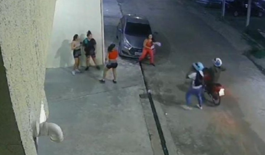 [Vídeo]: Mulheres são assaltadas em frente à academia no Tarumã em Manaus￼