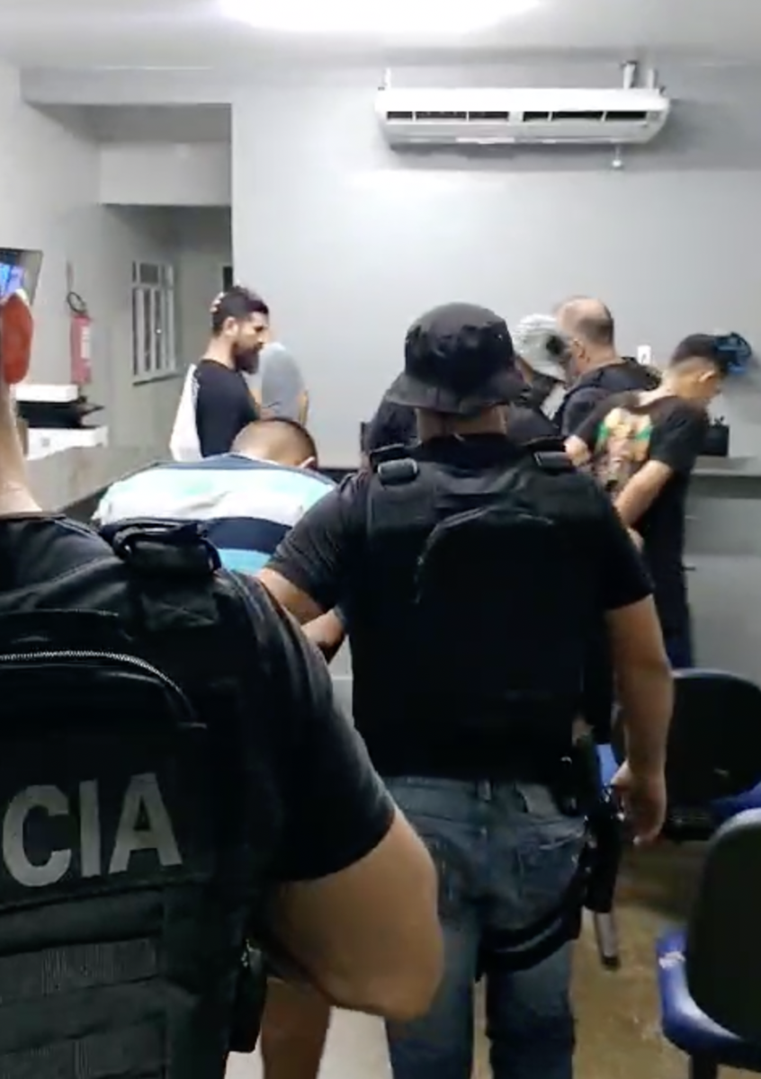 Dois homens são presos suspeitos de envolvimento no assassinat0 de segurança do Manauara Shopping; veja vídeo