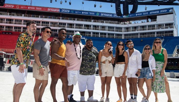 Famosos conhecem os bastidores do 56º Festival Folclórico de Parintins, em visita ao Bumbódromo