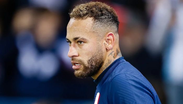 Neymar é multado em R$ 16 milhões por construção de lago artificial em mansão