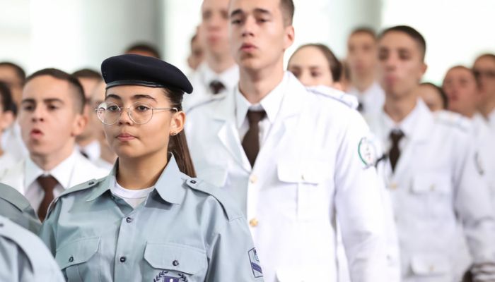 Governo Lula acaba com programa de escolas Cívico-Militares