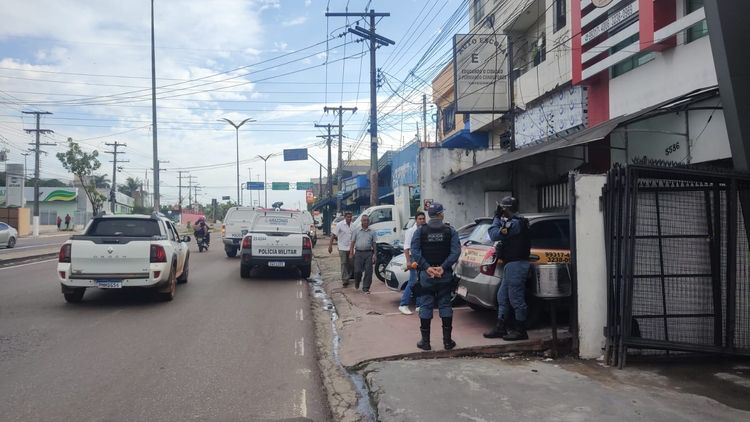 Funcionários e alunos vivem momento de terr0r durante assalto em autoescola de Manaus –