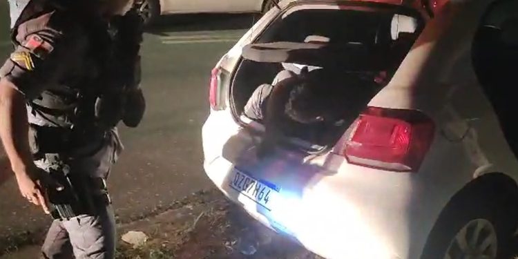 Vídeo: motorista de app sequestrado em Manaus liga para a esposa de dentro do porta-malas 