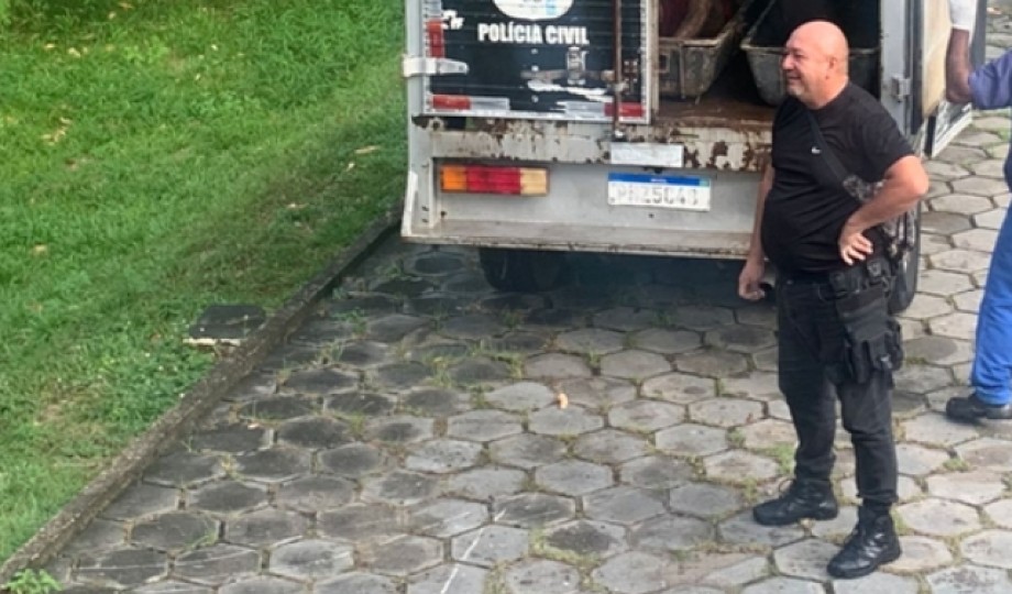 Em Manaus, cadáver é encontrado jogado em igarapé acorrentado com cadeado