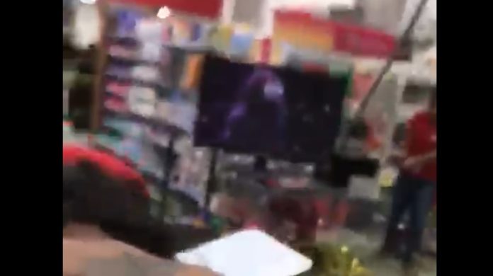 Vídeo: mulher traída vai até o trabalho da amante do marido e faz confusão