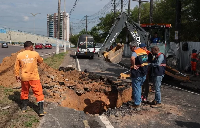 Obra na avenida Ephigênio Salles é iniciada e prefeitura prevê conclusão em 24 horas