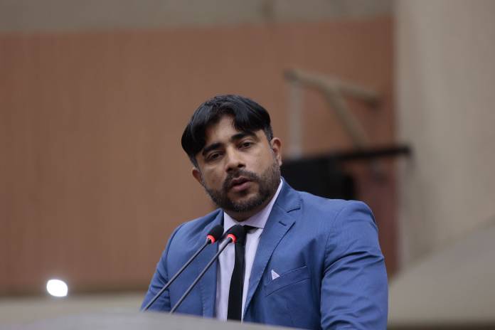 Vereador Dione Carvalho presta homenagem ao ex-secretário de saúde do Amazonas