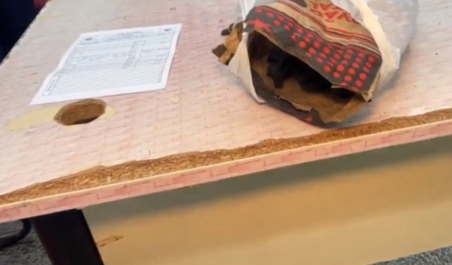 Polícia Militar prende homem com saquinho de carvão cheio de drogas em Manaus