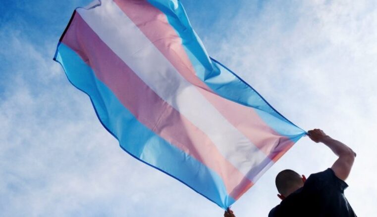 Justiça determina que homens trans tem direito à medidas protetivas da Lei Maria da Penha