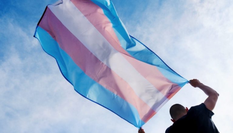 Justiça determina que homens trans tem direito à medidas protetivas da Lei Maria da Penha