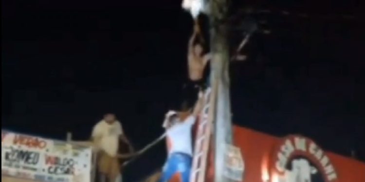 Vídeo: moradores do Viver Melhor salvam vida de vizinho eletrocutado e ‘grudado’ no poste
