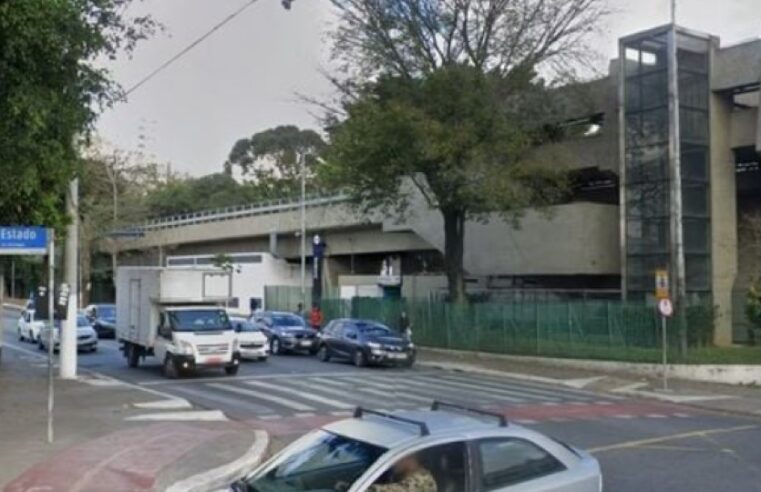 Homem morre após própria namorada empurrá-lo de ponte de quinze metros