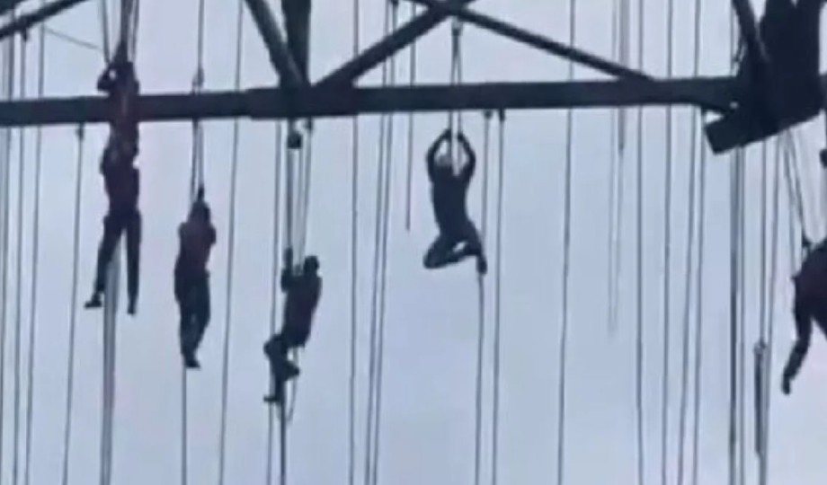 Um operário morre e outros ficam pendurados após desabamento em construção; veja o vídeo￼