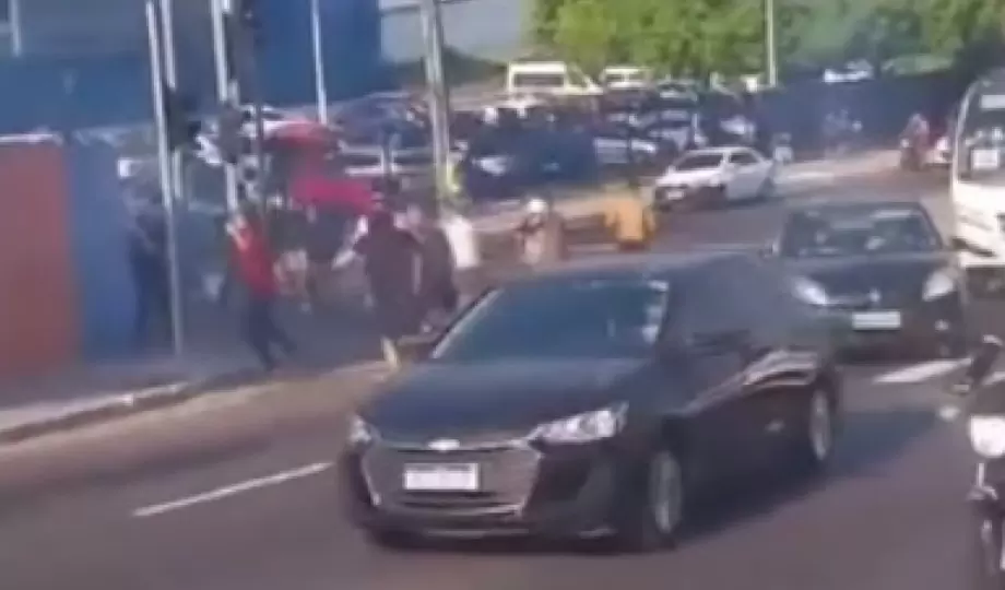[Vídeo]: Torcedores entram em briga generalizada no Estádio Carlos Zamith em Manaus￼