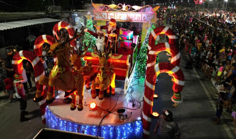 Quem foi? ‘1ª Parada Natalina’ é um sucesso no parque Amazonino Mendes, em Manaus￼