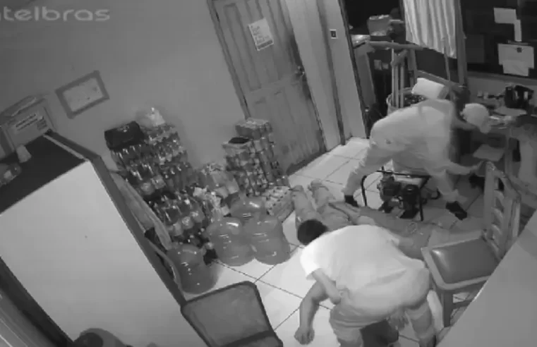 Em Manaus, funcionários de flutuante são rendidos durante ação criminosa à embarcação; veja o vídeo￼