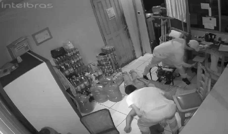 Em Manaus, funcionários de flutuante são rendidos durante ação criminosa à embarcação; veja o vídeo￼