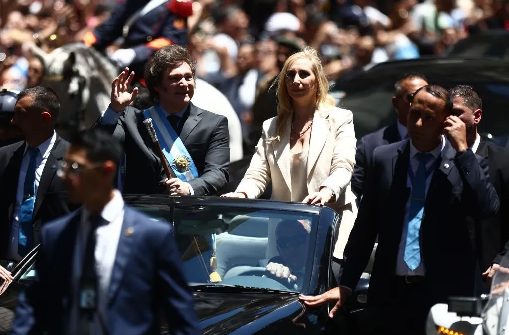 Javier Milei altera lei sobre nepotismo e nomeia irmã em cargo de confiança