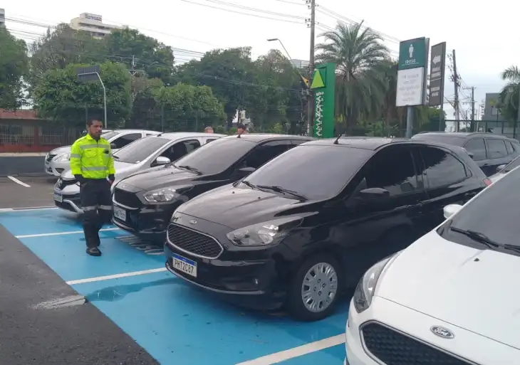 Fiscalização da prefeitura em shopping de Manaus garante direitos de PcDs e idosos