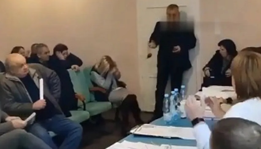 Vídeo: deputado da Ucrânia detona granada durante reunião com políticos; 26 pessoas ficaram feridas e uma morreu