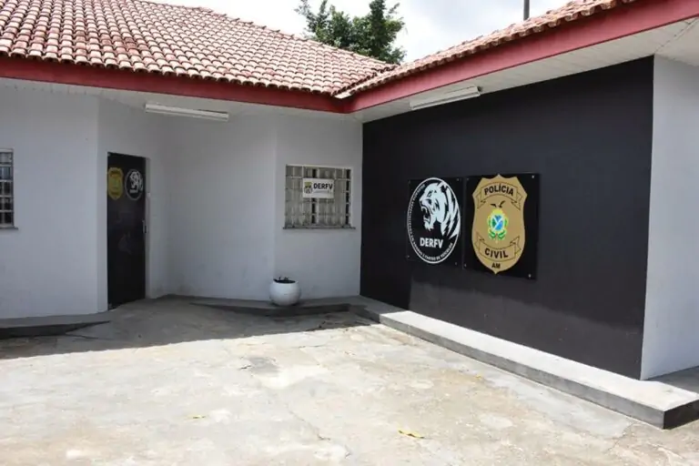 Polícia prende dupla que alugava veículos de locadoras e vendiam ilegalmente em Manaus￼