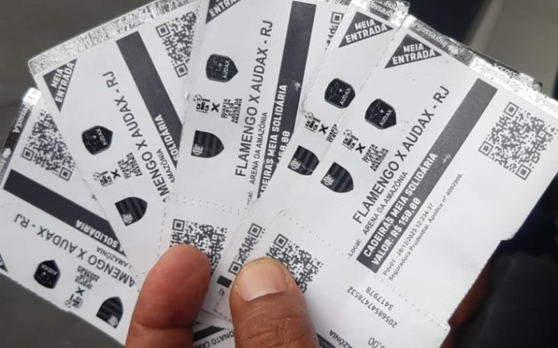 Cambista é flagrado vendendo ingressos falsos para jogo entre Flamengo e Audax na Arena da Amazônia