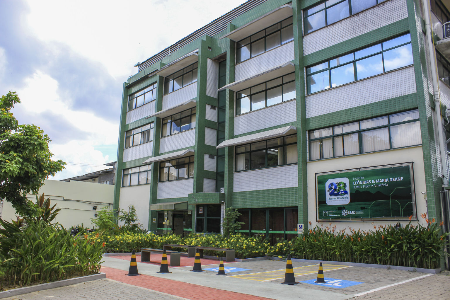 Fiocruz abre inscrições para concurso público com 300 vagas em nível superior