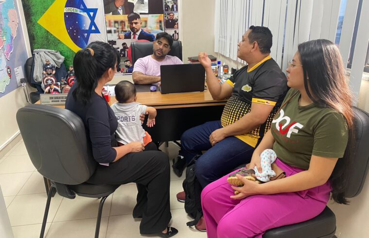 Dione Carvalho atende família de criança cardiopata