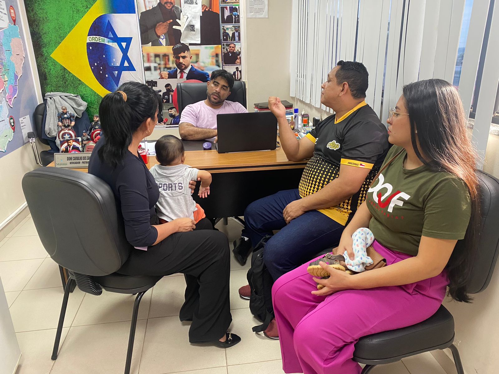 Dione Carvalho atende família de criança cardiopata