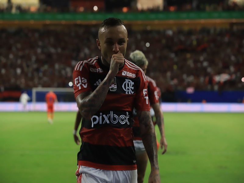 Estreia do Flamengo na Arena da Amazônia recebeu 44 mil torcedores