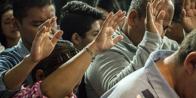 Igreja é condenada a pagar indenização após pastor revelar adultério de fiel durante culto