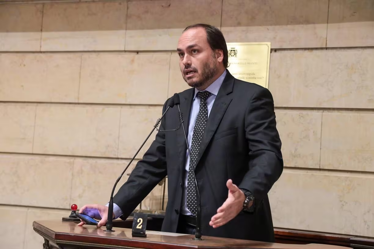 Carlos usava assessores para obter informações da Abin, diz PF￼