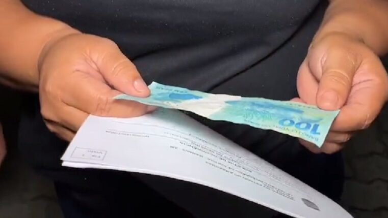 Mulher cai em golpe ao vender televisão e receber notas falsas em Manaus