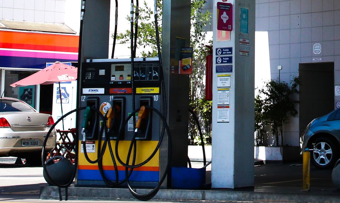Preço da gasolina dispara e chega a R$ 6,49 em Manaus