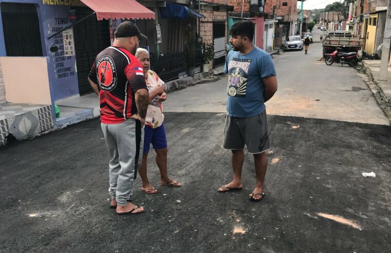 Após solicitação de Dione Carvalho, cratera em rua no bairro Novo Aleixo é fechada