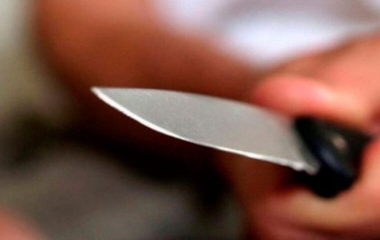 Agiota esf4queia mulher no pescoço após discussão sobre dívida