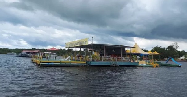 Prefeitura aciona Justiça em busca de orientação sobre flutuantes que serão destruídos em Manaus