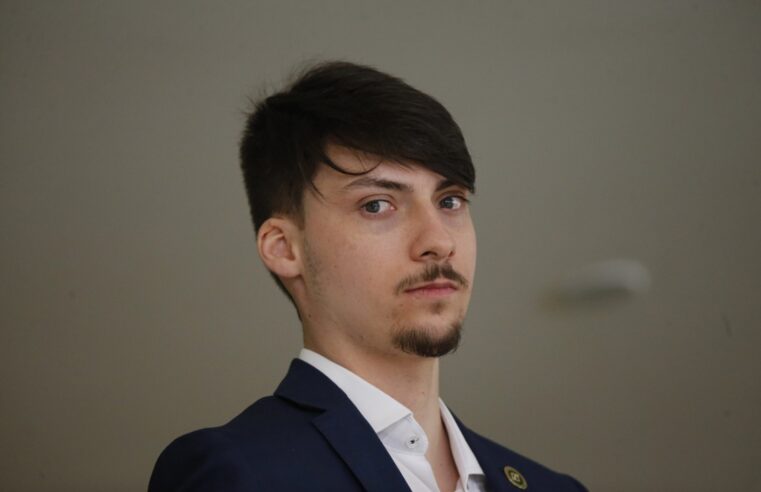 Renan Bolsonaro é indiciado por falsidade ideológica e lavagem de dinheiro