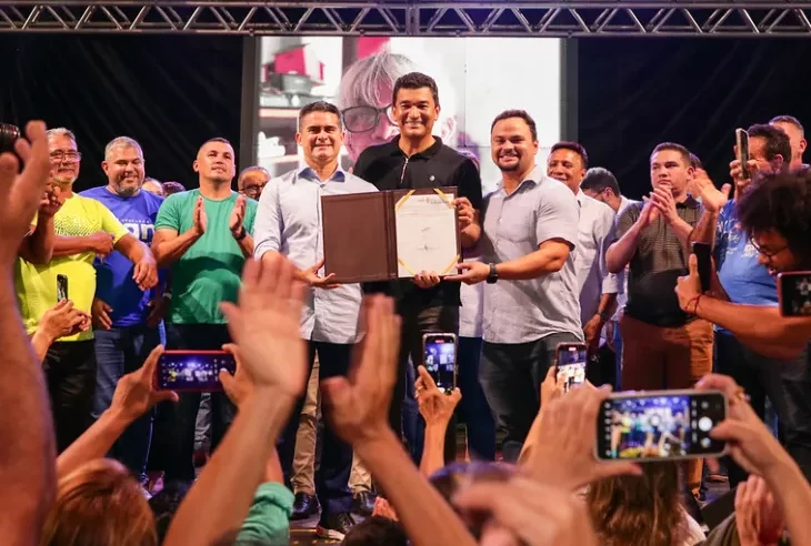 Prefeito assina ordem de serviço do programa ‘Casa Manauara’