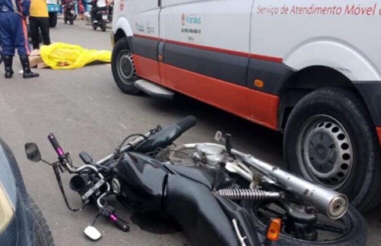 Motociclista morre após cair e ter cabeça esmag4da por veículo na Zona Oeste de Manaus