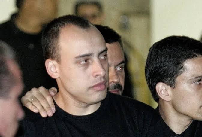 Alexandre Nardoni usa ‘saidinha’ temporária para ir ao velório da mãe