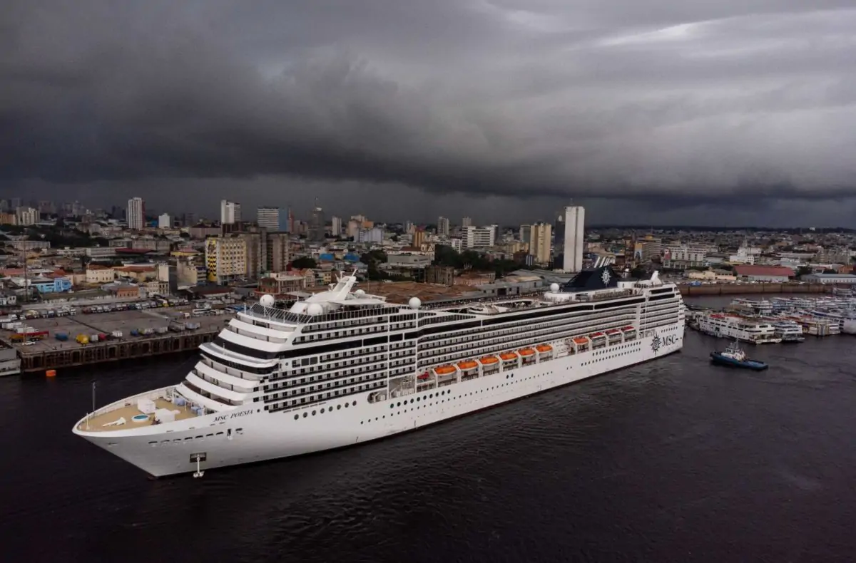 Maior cruzeiro da temporada chega em Manaus com 3 mil turistas